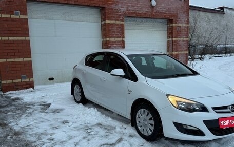 Opel Astra J, 2013 год, 880 000 рублей, 3 фотография