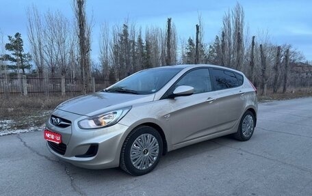 Hyundai Solaris II рестайлинг, 2013 год, 800 000 рублей, 1 фотография