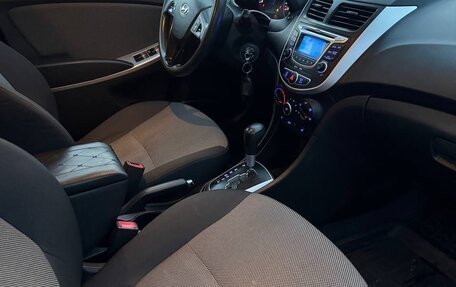 Hyundai Solaris II рестайлинг, 2013 год, 800 000 рублей, 12 фотография