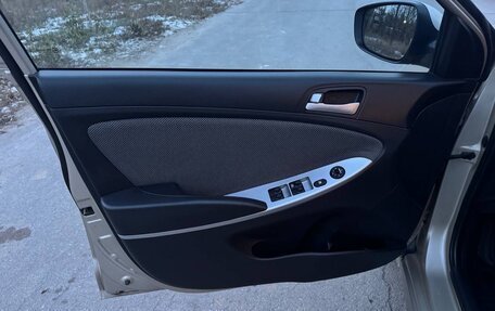 Hyundai Solaris II рестайлинг, 2013 год, 800 000 рублей, 15 фотография