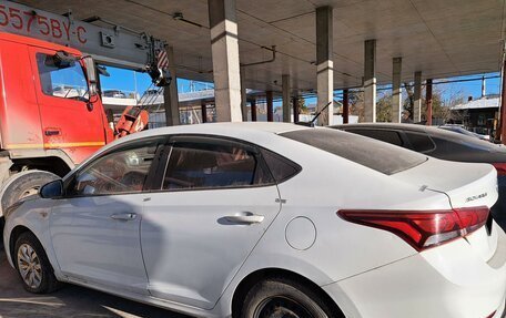 Hyundai Solaris II рестайлинг, 2017 год, 815 000 рублей, 5 фотография