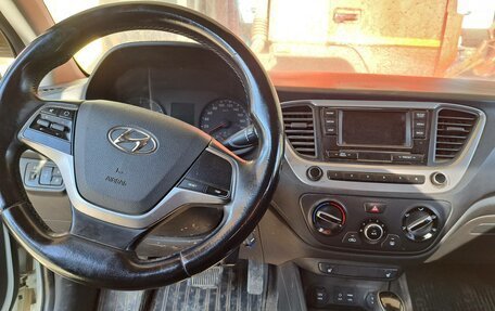 Hyundai Solaris II рестайлинг, 2017 год, 815 000 рублей, 7 фотография
