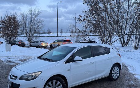 Opel Astra J, 2014 год, 930 000 рублей, 2 фотография