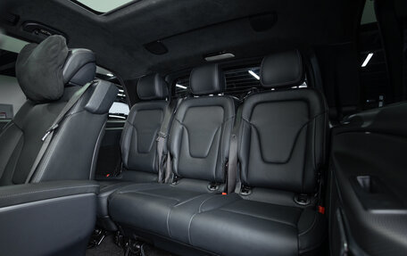 Mercedes-Benz V-Класс, 2023 год, 9 990 000 рублей, 28 фотография