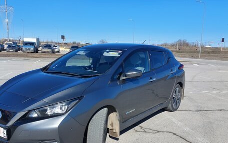 Nissan Leaf II, 2018 год, 1 999 999 рублей, 4 фотография