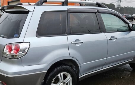 Mitsubishi Outlander III рестайлинг 3, 2004 год, 700 000 рублей, 4 фотография