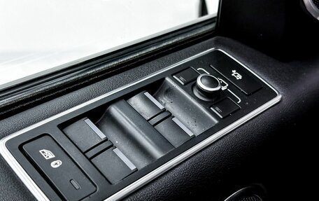 Land Rover Range Rover IV рестайлинг, 2016 год, 3 999 000 рублей, 10 фотография