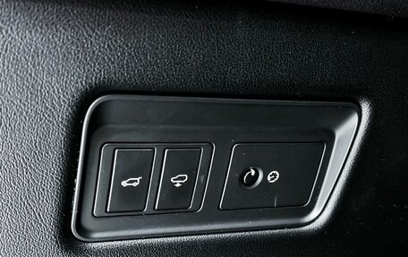 Land Rover Range Rover IV рестайлинг, 2016 год, 3 999 000 рублей, 12 фотография