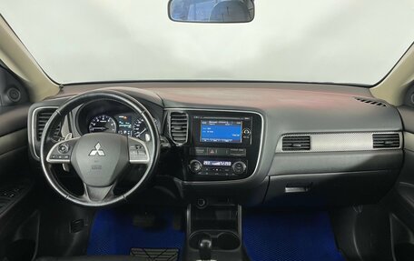 Mitsubishi Outlander III рестайлинг 3, 2013 год, 1 179 000 рублей, 10 фотография