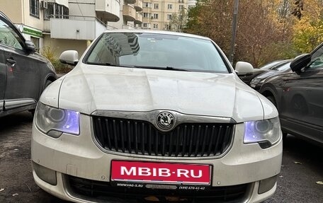 Skoda Superb III рестайлинг, 2011 год, 750 000 рублей, 1 фотография
