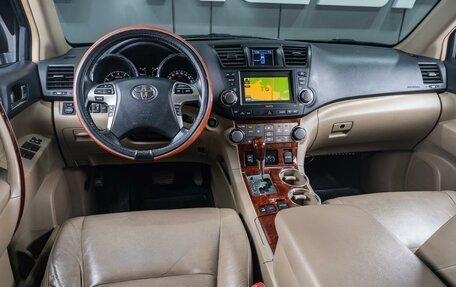 Toyota Highlander III, 2011 год, 2 159 000 рублей, 6 фотография