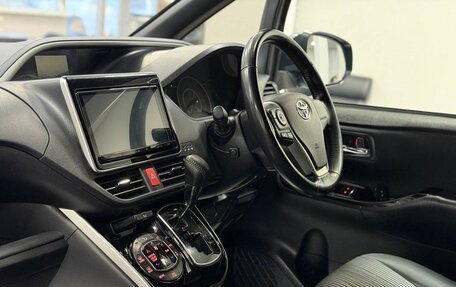 Toyota Voxy III, 2018 год, 2 360 000 рублей, 8 фотография