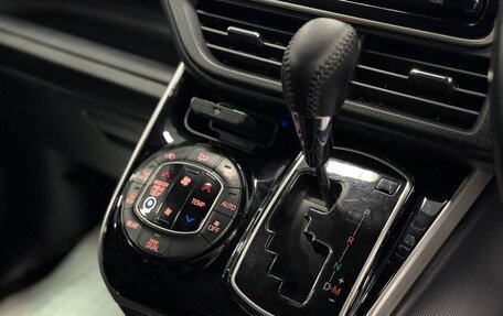 Toyota Voxy III, 2018 год, 2 360 000 рублей, 12 фотография