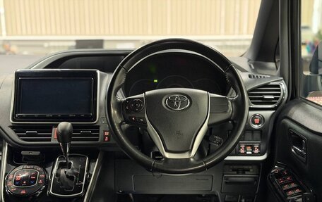 Toyota Voxy III, 2018 год, 2 360 000 рублей, 9 фотография