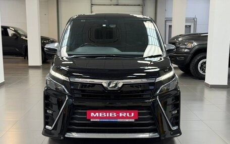 Toyota Voxy III, 2018 год, 2 360 000 рублей, 7 фотография