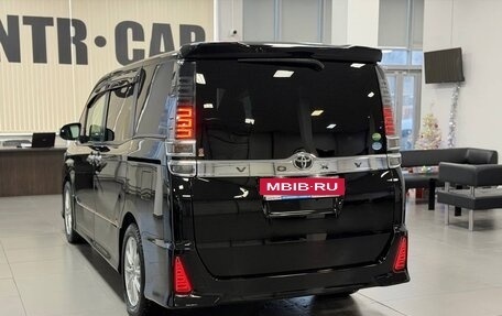Toyota Voxy III, 2018 год, 2 360 000 рублей, 2 фотография