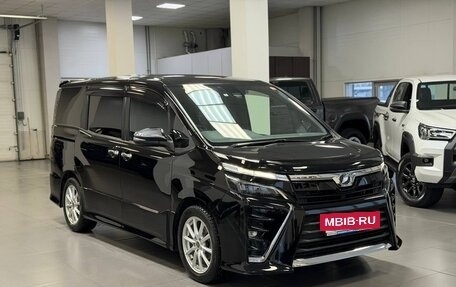 Toyota Voxy III, 2018 год, 2 360 000 рублей, 6 фотография
