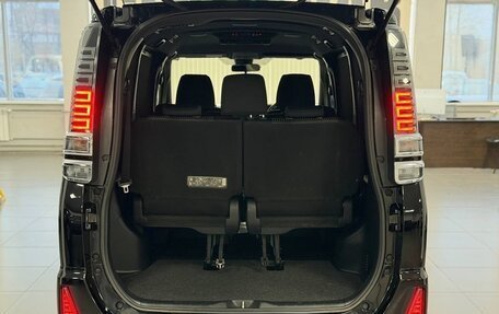 Toyota Voxy III, 2018 год, 2 360 000 рублей, 17 фотография