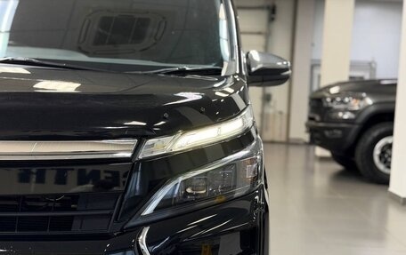 Toyota Voxy III, 2018 год, 2 360 000 рублей, 21 фотография