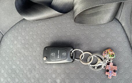 Hyundai Solaris II рестайлинг, 2011 год, 730 000 рублей, 25 фотография