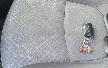 Hyundai Solaris II рестайлинг, 2011 год, 730 000 рублей, 26 фотография