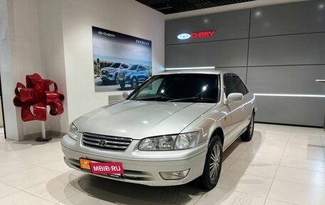 Toyota Camry, 2000 год, 550 000 рублей, 1 фотография
