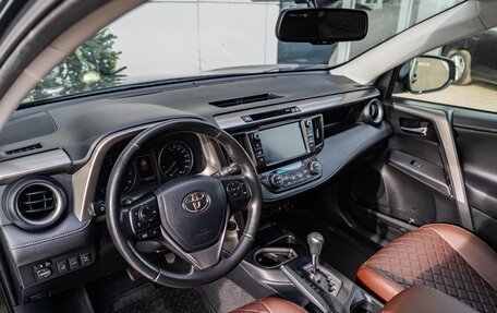 Toyota RAV4, 2015 год, 1 990 000 рублей, 9 фотография