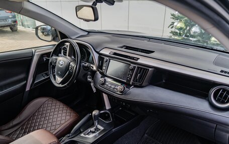 Toyota RAV4, 2015 год, 1 990 000 рублей, 11 фотография