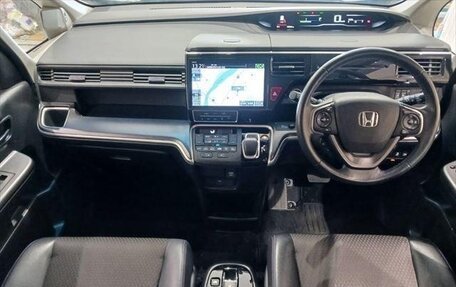 Honda Stepwgn IV, 2018 год, 1 980 000 рублей, 10 фотография