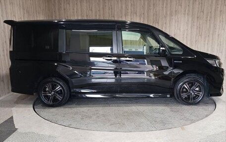 Honda Stepwgn IV, 2018 год, 1 980 000 рублей, 3 фотография