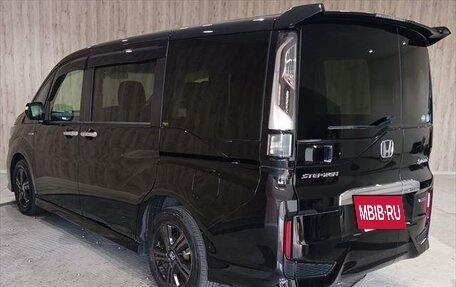 Honda Stepwgn IV, 2018 год, 1 980 000 рублей, 4 фотография