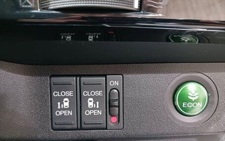 Honda Stepwgn IV, 2018 год, 1 980 000 рублей, 19 фотография