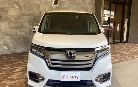 Honda Stepwgn IV, 2017 год, 1 965 000 рублей, 2 фотография