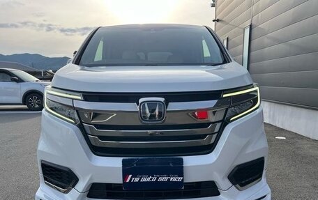 Honda Stepwgn IV, 2017 год, 1 950 000 рублей, 3 фотография