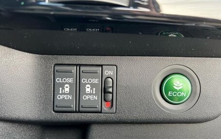 Honda Stepwgn IV, 2017 год, 1 950 000 рублей, 17 фотография