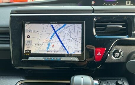 Honda Stepwgn IV, 2017 год, 1 950 000 рублей, 21 фотография