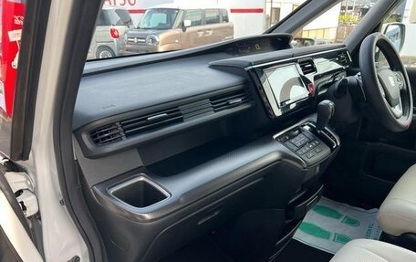 Honda Stepwgn IV, 2017 год, 1 950 000 рублей, 38 фотография