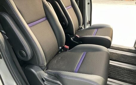 Honda Stepwgn IV, 2018 год, 1 980 000 рублей, 13 фотография