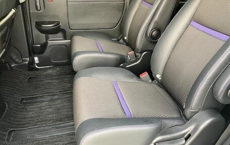 Honda Stepwgn IV, 2018 год, 1 980 000 рублей, 14 фотография