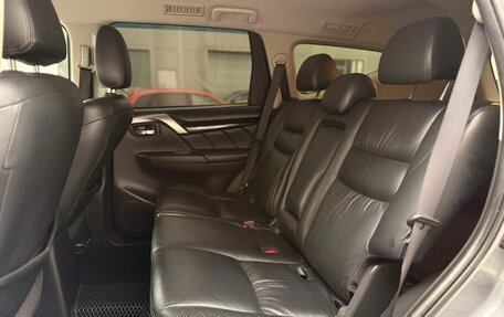 Mitsubishi Pajero Sport III рестайлинг, 2017 год, 2 140 000 рублей, 10 фотография