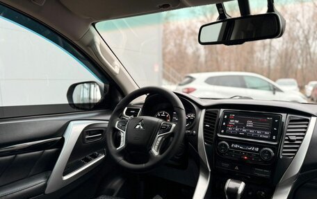 Mitsubishi Pajero Sport III рестайлинг, 2017 год, 2 140 000 рублей, 13 фотография