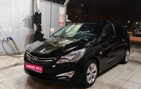 Hyundai Solaris II рестайлинг, 2015 год, 1 000 000 рублей, 1 фотография