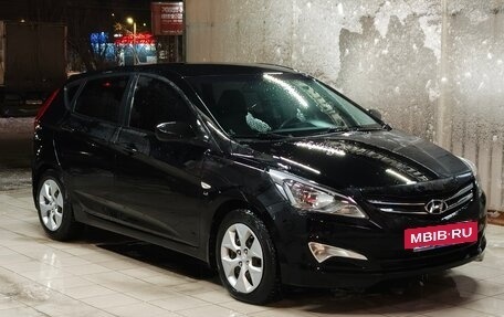 Hyundai Solaris II рестайлинг, 2015 год, 1 000 000 рублей, 3 фотография