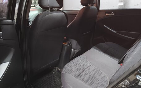 Hyundai Solaris II рестайлинг, 2015 год, 1 000 000 рублей, 9 фотография