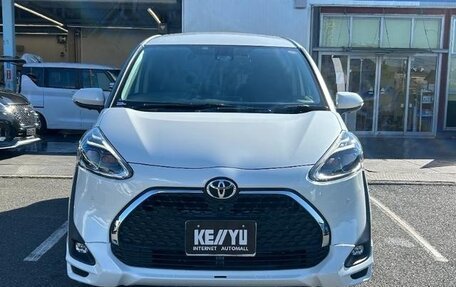 Toyota Sienta II, 2022 год, 1 300 000 рублей, 2 фотография