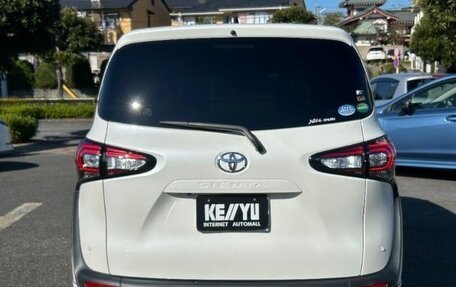 Toyota Sienta II, 2022 год, 1 300 000 рублей, 5 фотография