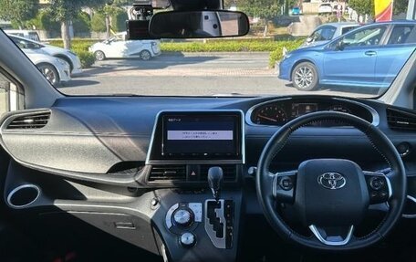 Toyota Sienta II, 2022 год, 1 300 000 рублей, 8 фотография