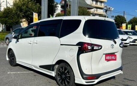 Toyota Sienta II, 2022 год, 1 300 000 рублей, 6 фотография