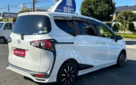 Toyota Sienta II, 2022 год, 1 300 000 рублей, 4 фотография