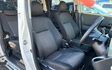 Toyota Sienta II, 2022 год, 1 300 000 рублей, 10 фотография